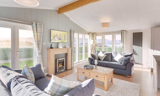 Newton Stewart Ski Chalet | Comfortable and spacious lodge with two doubles, one with en suite shower.