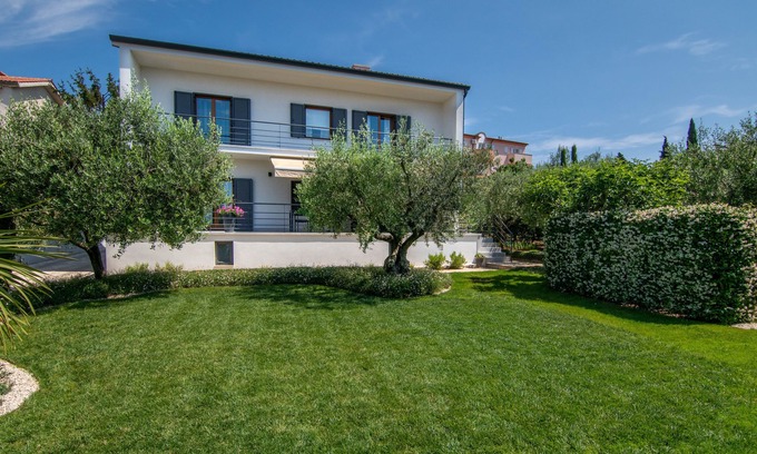 Medulin Apartment | Comfortable and modern apartment, 300 meters from the sea, 3 bedrooms