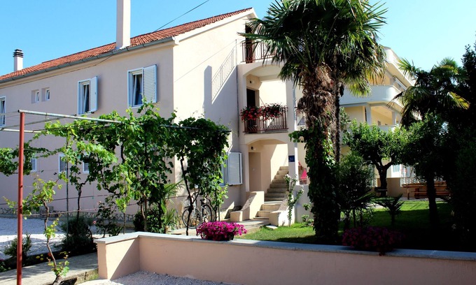 Sukosan Apartment | Comfortable and spacious apartment with terrace Sukošan, Zadar (A-6402-a)