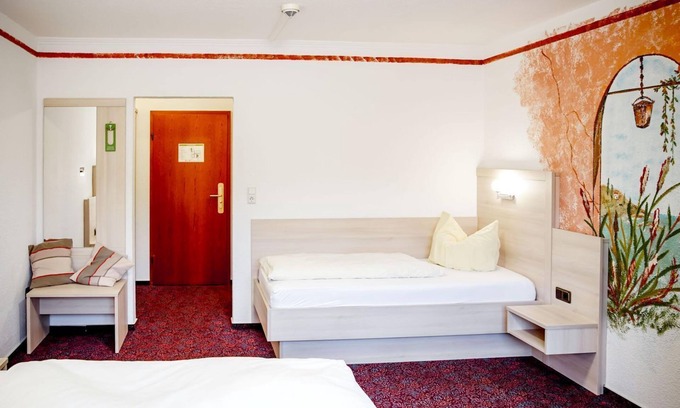 Zueschen House | Comfortable and versatile room -perfect for relaxation, work and exchange