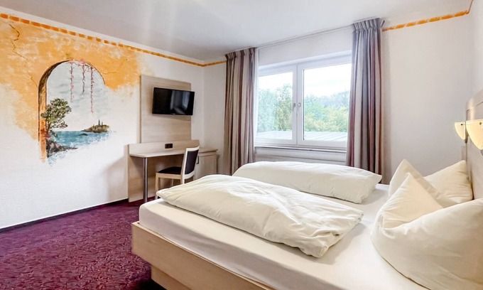 Zueschen House | Comfortable and versatile room -perfect for relaxation, work and exchange
