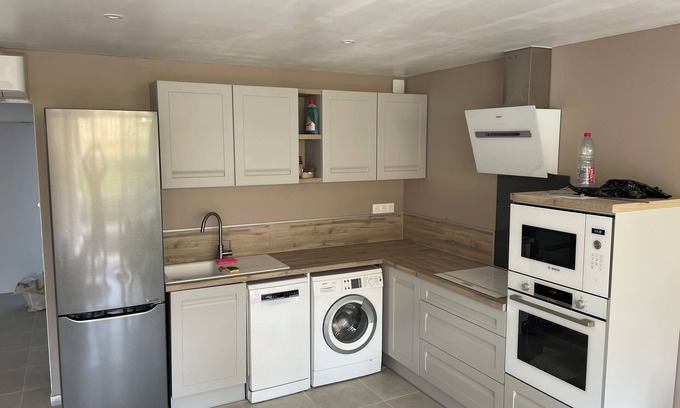 Saint-Cyprien Plage Apartment | Comfortable apartment 5 minutes from beaches, shops and restaurants