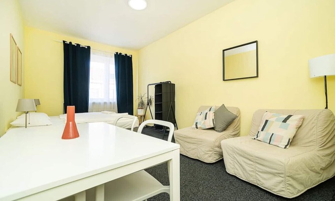 Zizkov Apartment | Comfortable apartment sleeps 8