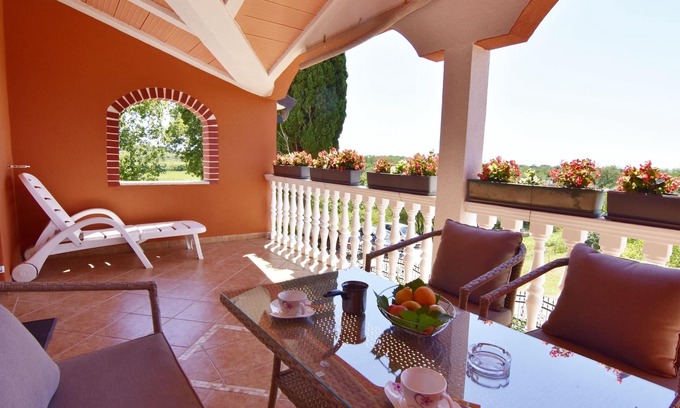 Valica Apartment | Comfortable apartment in Valizza-Umag, surrounded by greenery, air conditioned, WiFi