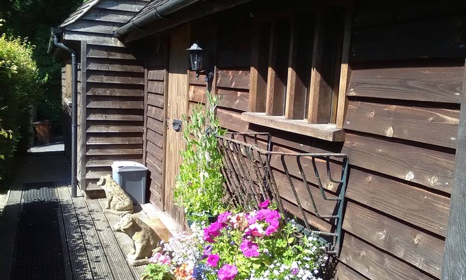Sheffield Green Cottage | Comfortable Barn, Ashdown Forest, Fantastic Local Pub, Excellent For Walkers