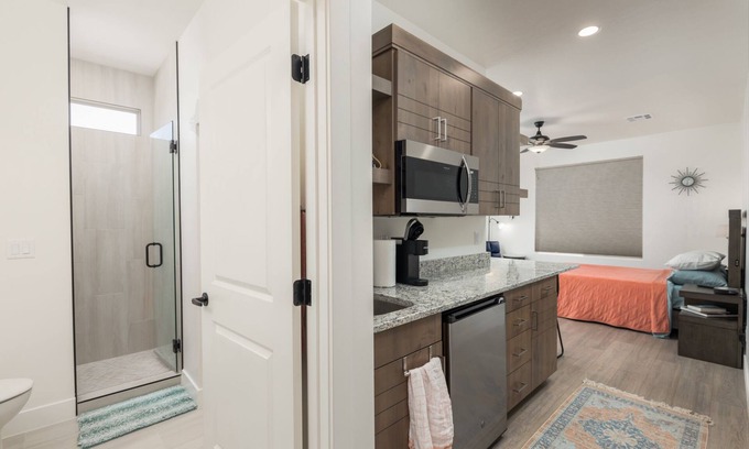 Hurricane House | Comfortable & Central to all the activities