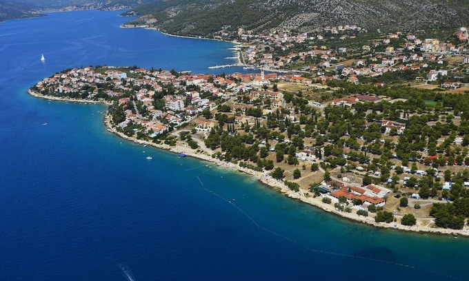 Seget Vranjica Ski Chalet | Comfortable chalet with 2 bathrooms, beautiful Trogir at 6km