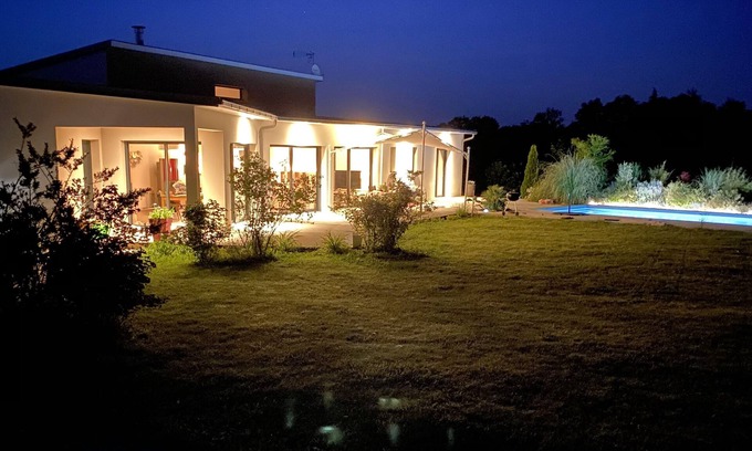 Onet-le-Chateau House | Comfortable contemporary villa with swimming pool, large plot, fiber/wifi
