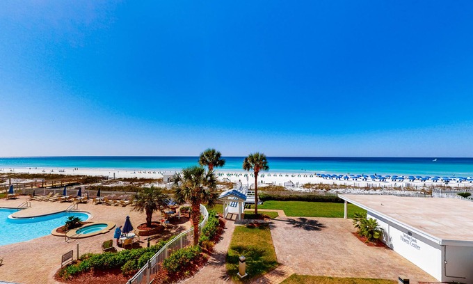 Destin Condo | Comfortable condo just steps from the beach with pool & fitness room