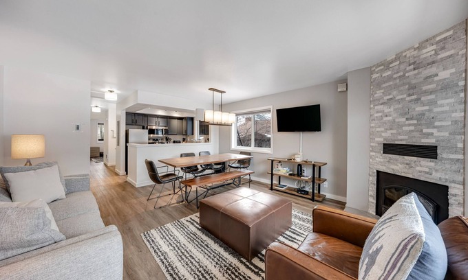 Jackson Condo | Comfortable condo with fireplace & washer/dryer - close to slopes