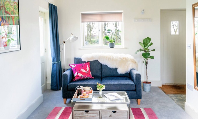 Ely Cottage | Comfortable & Cosy Dog Friendly Cottage close to Historic Ely
