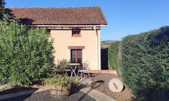 Aussac Cottage | Comfortable cottage for 2 in a quiet village 15 minutes from Albi