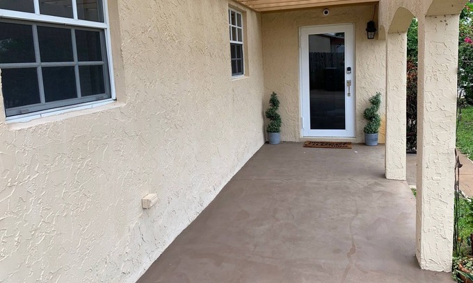 West Hollywood House | ♥ Comfortable Cozy 3BR House. Hollywood Area. ♥
