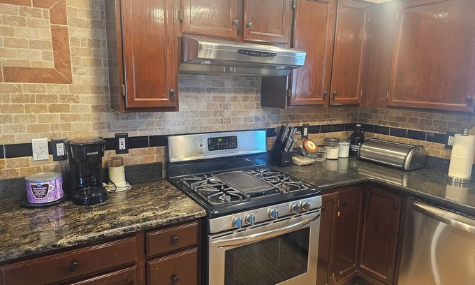 Washington Virginia Vale House | Comfortable & Cultured in the City