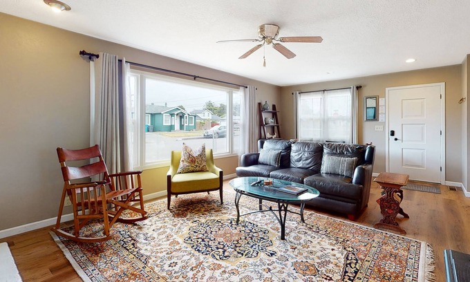 Eureka House | Comfortable dog-friendly home with patio, grill, board games, & enclosed yard