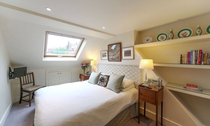 Munster Bed & Breakfast | Comfortable double bedroom with ensuite bathroom, sitting room & roof terrace