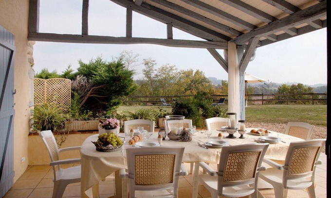 Sauveterre-de-Bearn Villa | Comfortable house with swimming pool, ideally located between Béarn and the Basque Country