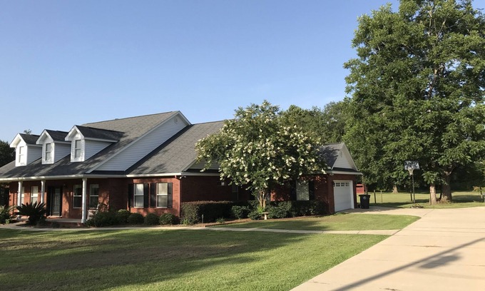 Tallahassee House | Comfortable FSU Ranch With Great Porch/Patio Space