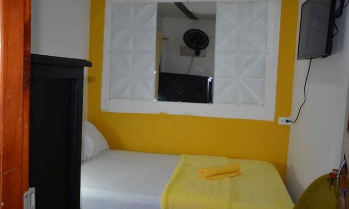 Santa Cruz Apartment | Comfortable Furnished Room + Breakfast.