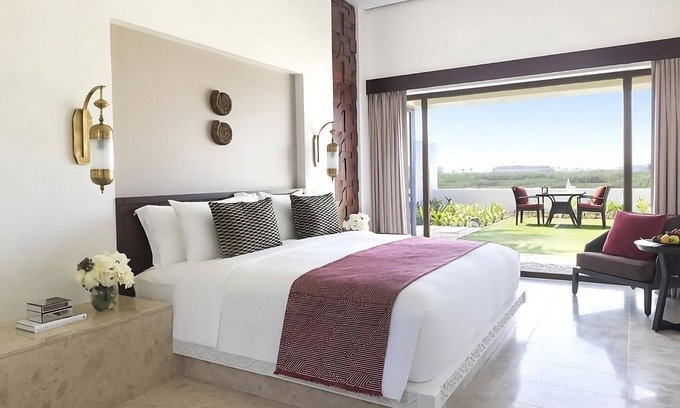 Salalah Hotel | Comfortable Guest Villa! Free Parking, Onsite Swimming Pool & Spa, Seafront!