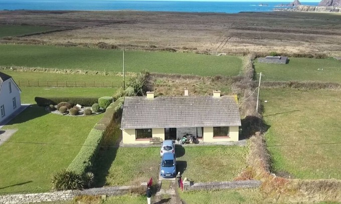 Ballyferriter House | Comfortable holiday home on the beautiful Slea-Head-Drive/ WILD ATLANTIC WAY