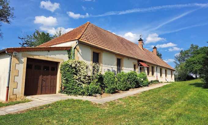 Vieure House | Comfortable holiday home with spacious garden