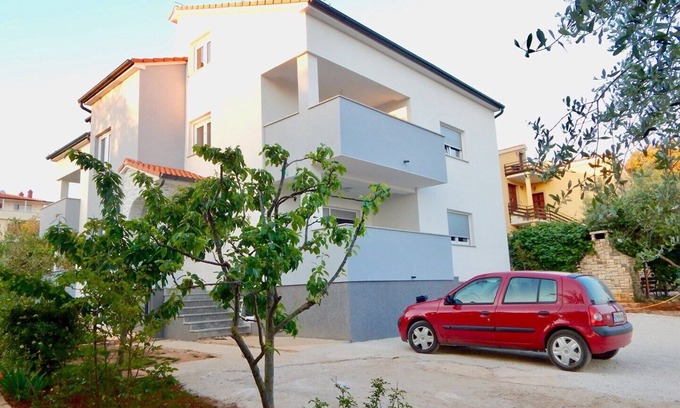 Stinjan Apartment | Comfortable holiday house with apartments/Amazing spacious apartment with patio and grill/A1