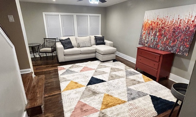 Aston House | Comfortable home away from homen