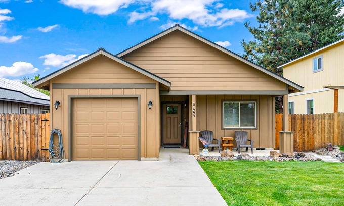 Mountain View House | Comfortable home with grill, deck, enclosed yard, & W/D - great location