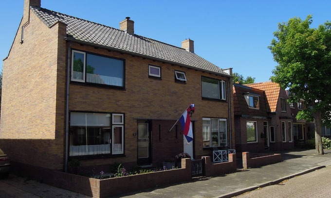 Egmond aan den Hoef House | Comfortable house in a quiet area with a green garden.