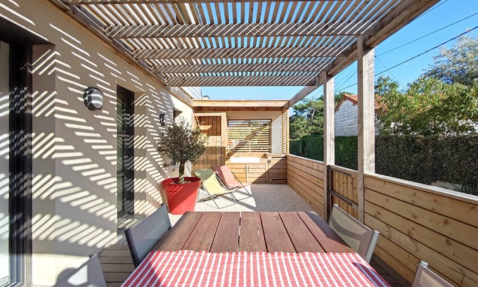 Jullouville House | Comfortable house 50m from the sea