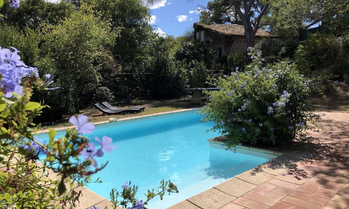 Quartier des Espesses House | Comfortable house for 8 + 2 people with pool and old pine trees