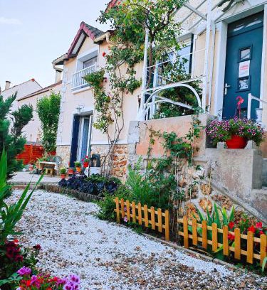 Epinay-sur-Orge House | Comfortable House 100m2, 20 min from Paris with BBQ and private shared garden