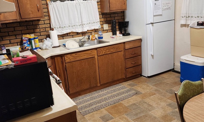 Roslyn House | Comfortable house with room for the gang! Perfect for hunting/fishing getaways