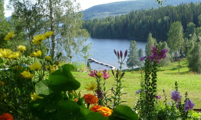 Trehorningsjo House | Comfortable lakeview vacation in Ångermanland