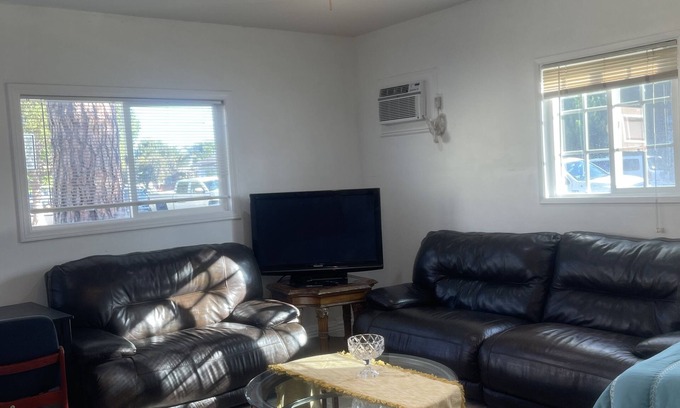 Anaheim Colony Historic District Apartment | Comfortable nice big studio. With full kitchen