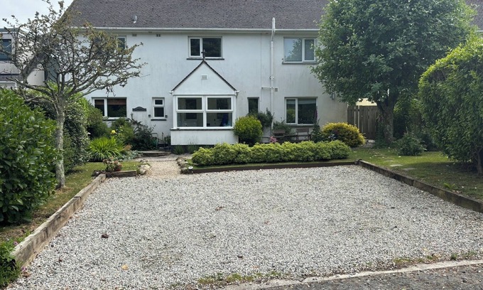 Padstow House | Comfortable Pet Friendly Home in quiet location close to beaches & amenities