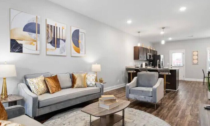 Clarksville House | Comfortable Space
