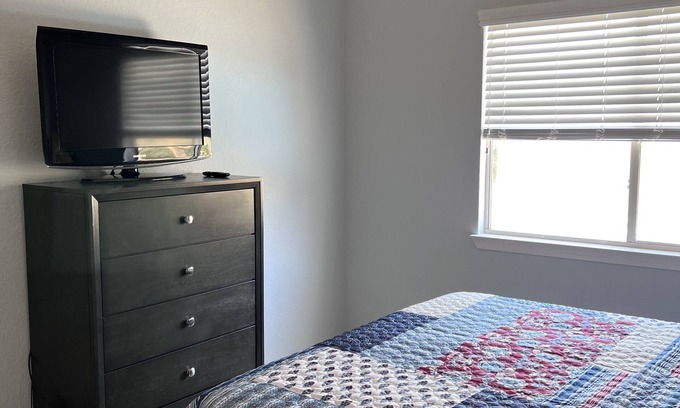 Lancaster House | Comfortable & spacious room in a family home. New furniture. Safe neighborhood!