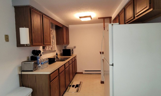 Niagara Falls House | Comfortable Stay Near Niagara Falls, Airport & Shopping Outlets