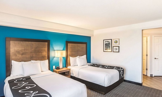 Ahwatukee Foothills Hotel | Comfortable Stay with Pool Access, Enjoy Our Bright Side Breakfast | 2 Rooms