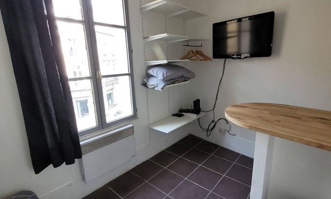 Rouen City Centre Apartment | Comfortable studio in the heart of Rouen, next to the Rouen town hall!