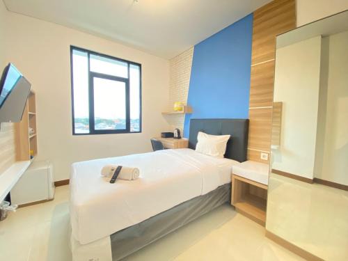 Ciroyom Apartment | Comfortable Studio Semi Apartment at The Lodge Paskal near BINUS University By Travelio