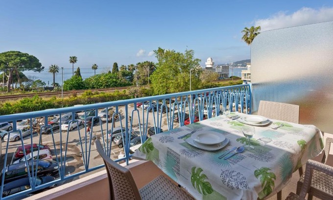 Antibes Apartment | Comfortable studio with a balcony facing the sea - Antibes - Welkeys