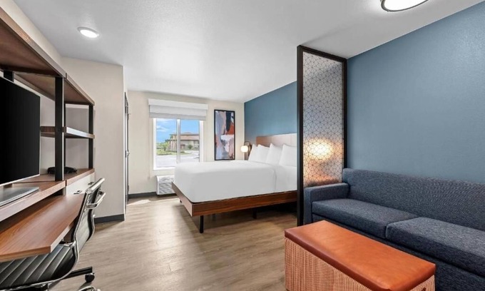 Brownsville Hotel | Comfortable Suite with Immediate Access to Local Attractions