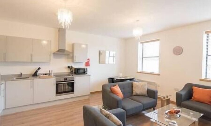 Swindon Apartment | Comfortable Swindon 2 bedroom Apartment, sleeps 5, FREE Parking
