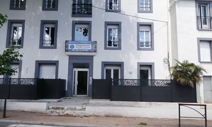 Lamalou-les-Bains Apartment | Comfortable T2 elevator private parking air conditioning wifi 300 m from the spa