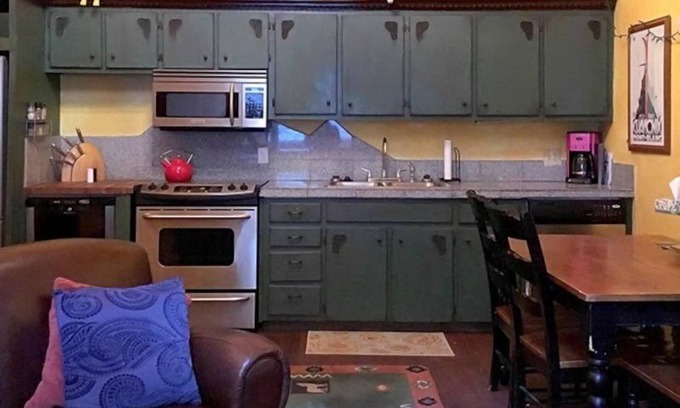 Taos Ski Valley Condo | Comfortable Taos Ski Valley Condo sleeps 9 with Full Kitchen