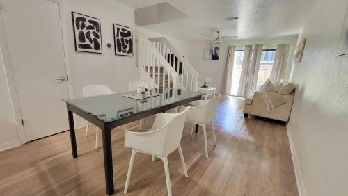 Gainesville Apartment | Comfortable Townhome 2BR 1-5BA - Near UF & Shopping Dining