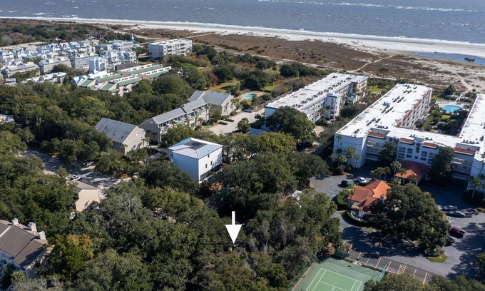 Saint Simons Island Condo | Comfortable 2 bedroom Beach Home located on quiet street